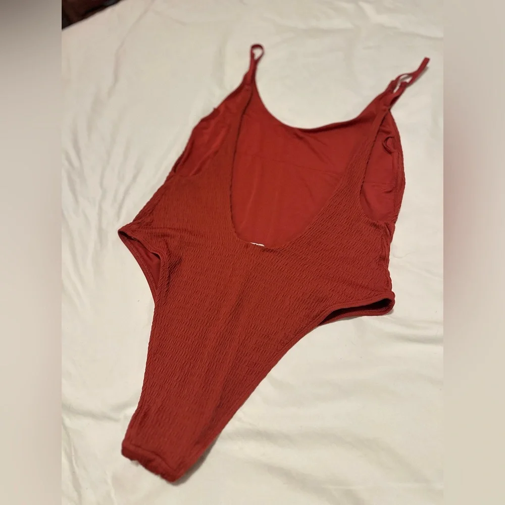 Stylish Women's Swimwear Set - Black, Red, and Blue Patterned - Picture 12 of 14